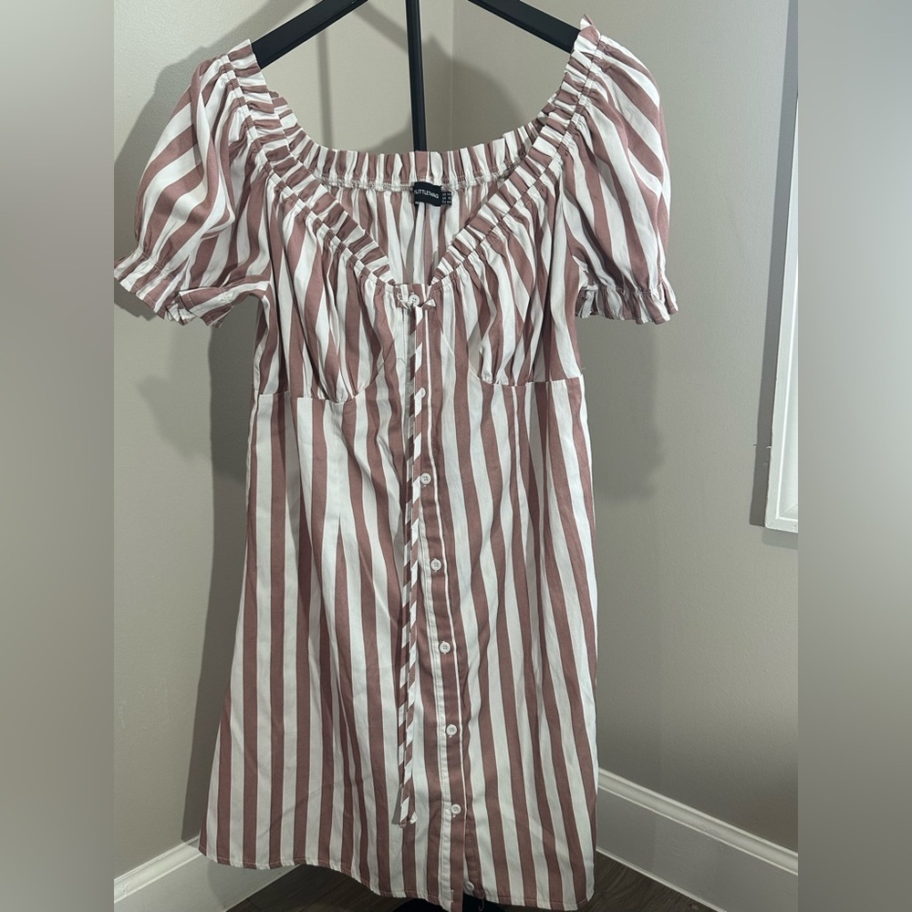PrettyLittleThing Mauve and White Striped Button-Front Dress Kentucky Derby - Picture 3 of 12